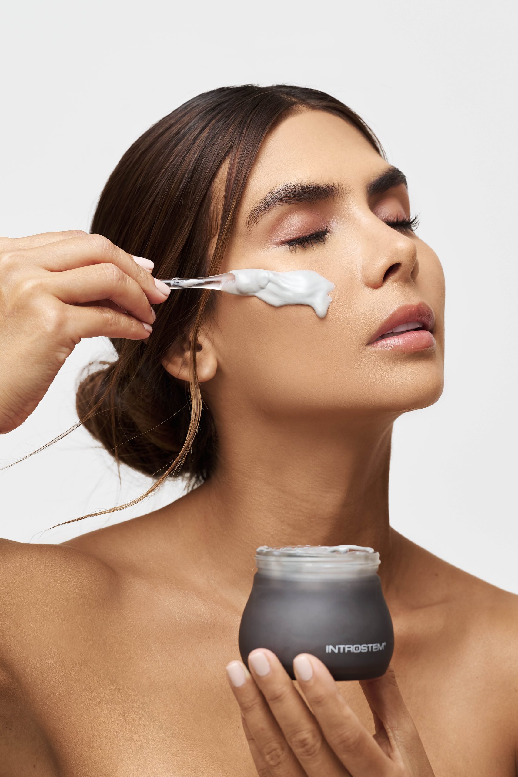 Woman using the Introstem ThermoStem Mask