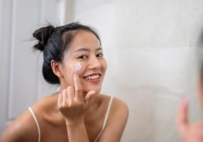 woman moisturizer